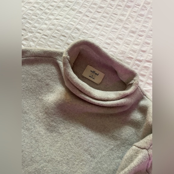 Aritzia Wilfred Cyprie Sweater made of Merino Wool in Light Grey - Picture 3 of 4